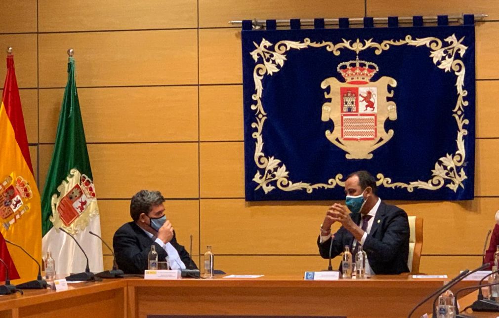 Reunión-del presidente del Cabildo con el ministromigraciones
