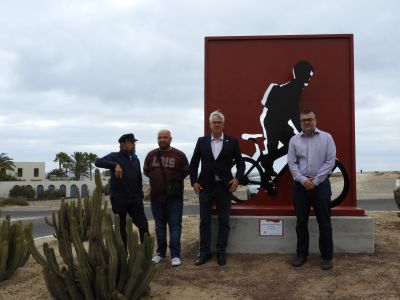 ESCULTURA EL CICLISTA DEL ESCULTOR TOÑO PATALLO