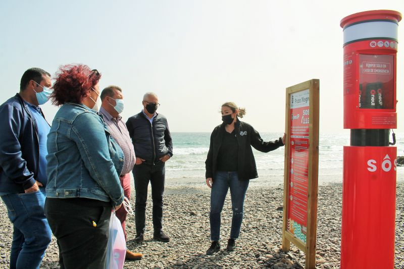 Un totem de seguridad alberga dispositivos de seguridad flotantes