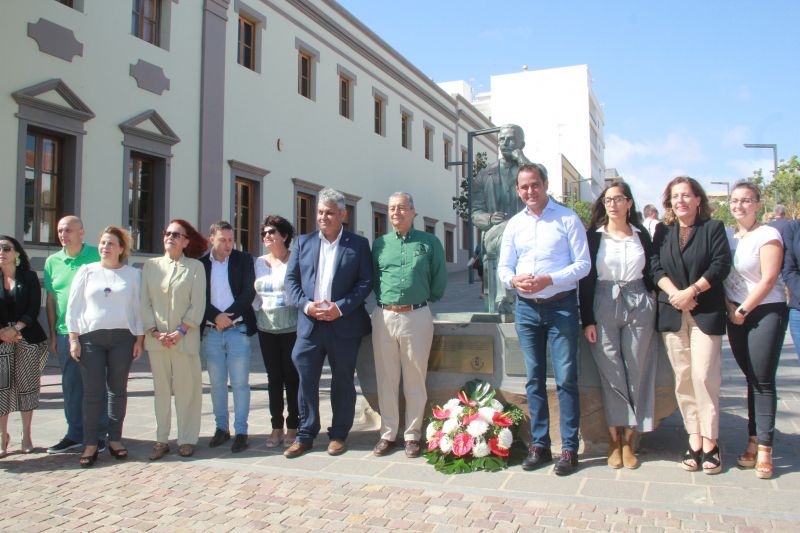 Ofrenda Floral a Don Manuel Velázquez Cabrera