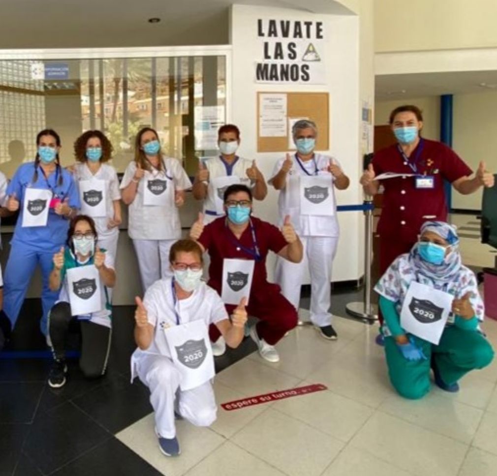 Profesionales del Área de Salud de Fuerteventura apoyando la iniciativa de la AECC