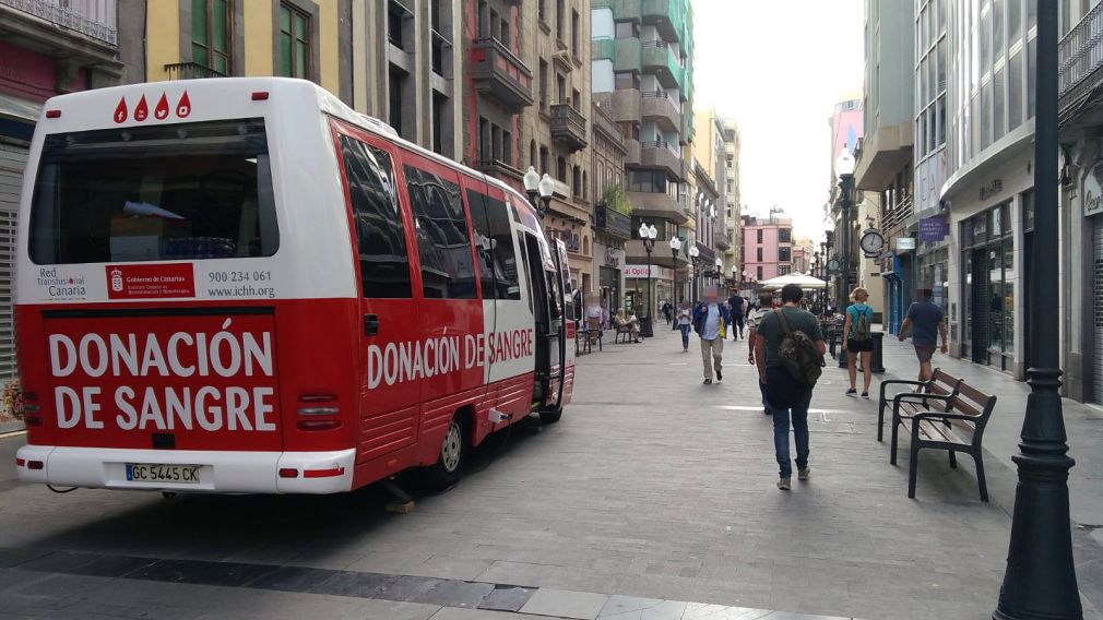 Unidad móvil del ICHH en Triana