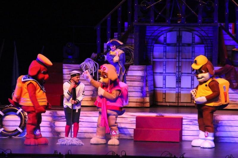 escena-del-espectáculo-de-La-Patrulla-Canina