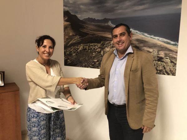 La concejala de Playas de Pájara, Dunia Álvaro recibe la auditoría favorable por la gestión ambiental de los servicios y actividades en playas