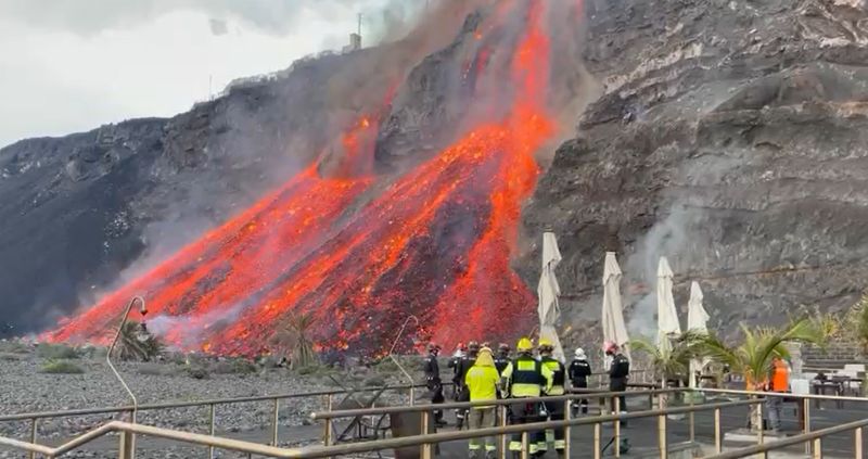 10 noviembre 2021 BOMBEROS FTV EN LA PALMA