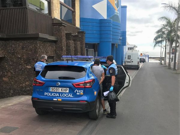 Estado alarma.  Detención policia local Corralejo