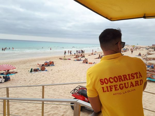 foto archivo. socorristas la oliva en grandes playas