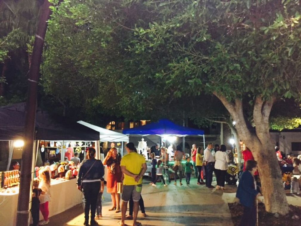 mercadillo noche en blanco de antigua