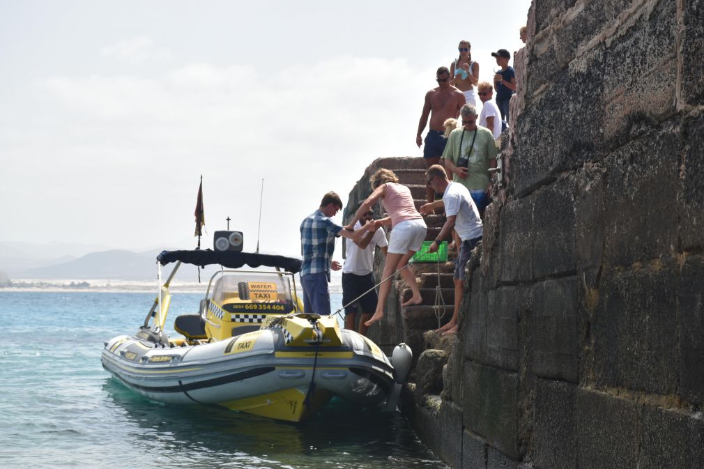 water-taxi-lobos