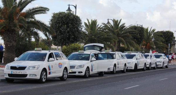 TAXIS PUERTO DEL ROSARIO-PARADA DE AVENIDA-IMAGEN DE ARCHIVO